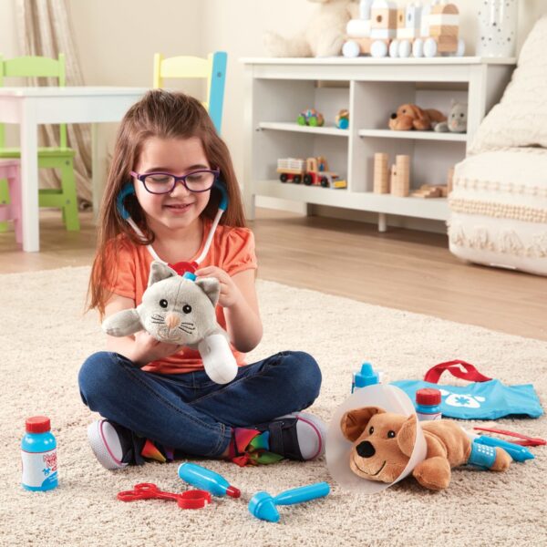 Melissa & Doug Examine & Treat Pet Vet Play Set - Image 5